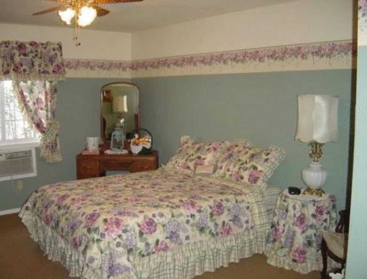 Mccracken Country Inn Hinton Esterno foto